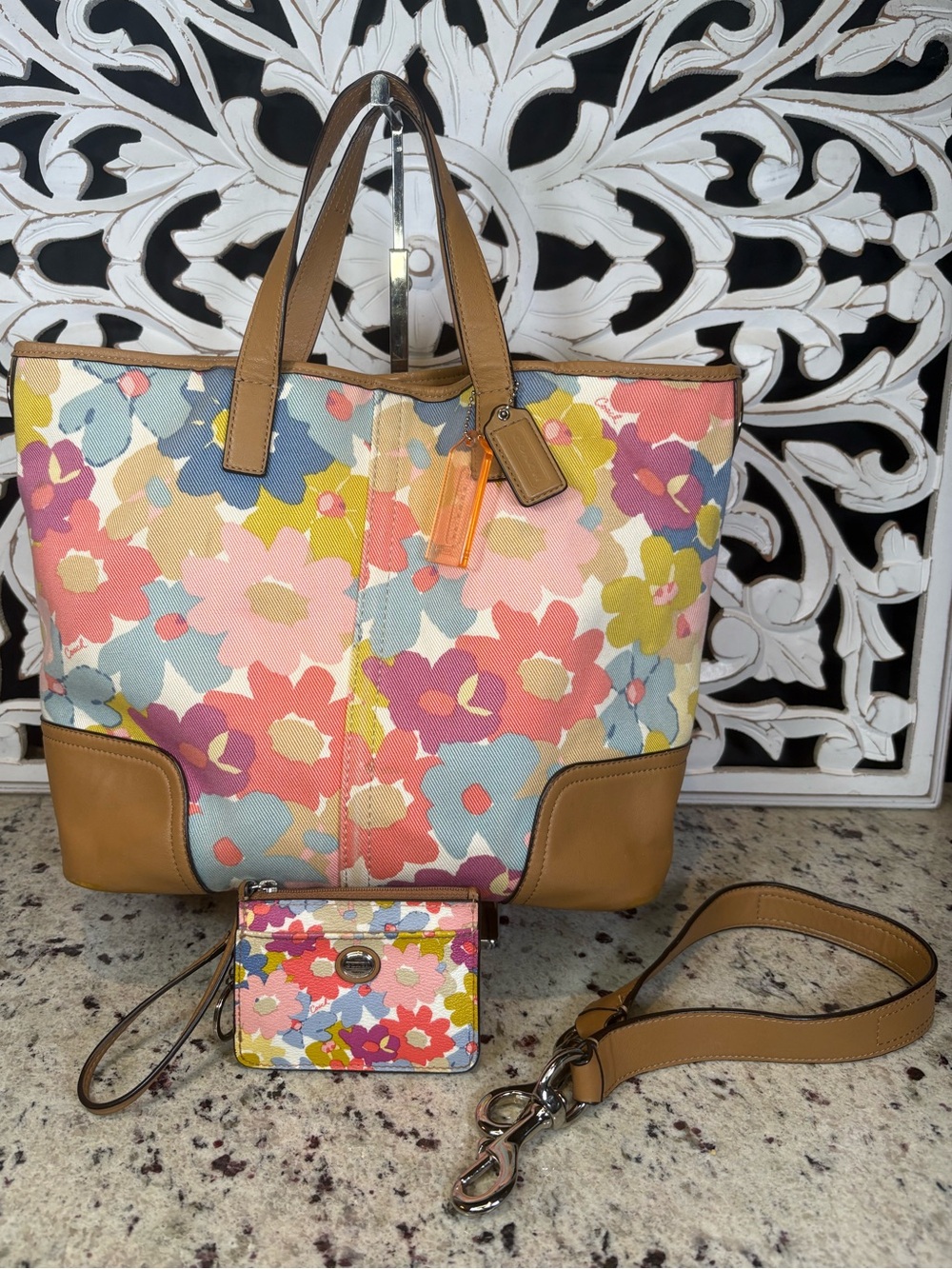 Coach Hadley Floral Print Canvas Tote Set w Matching Wristlet #F28287